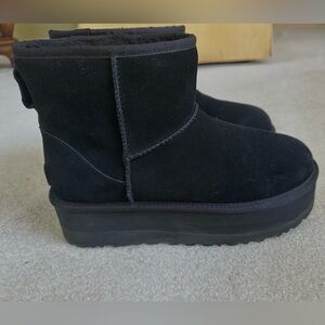 Women's UGG Black Shearling Boots Size 10